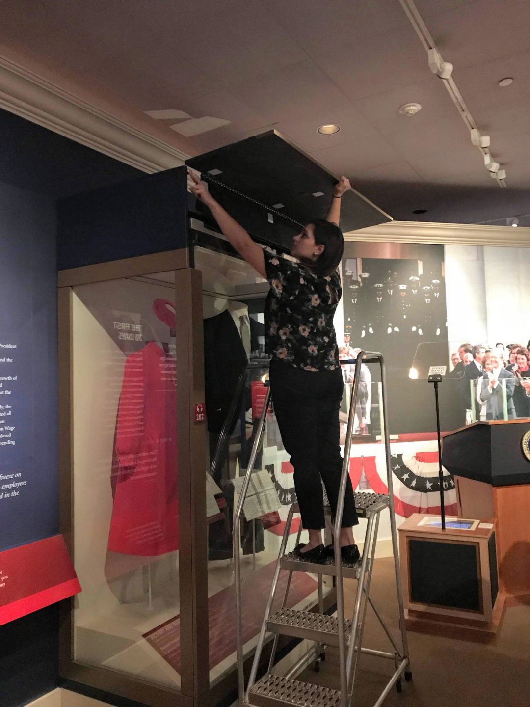 Kimberly Selinske (Ronald Reagan Presidential Library, 2018) Adjusting a display at the Ronald Reagan Presidential Library