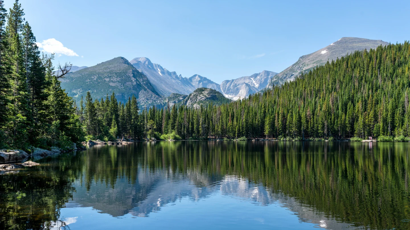 Colorado landscape with mountains, trees, and a lake
